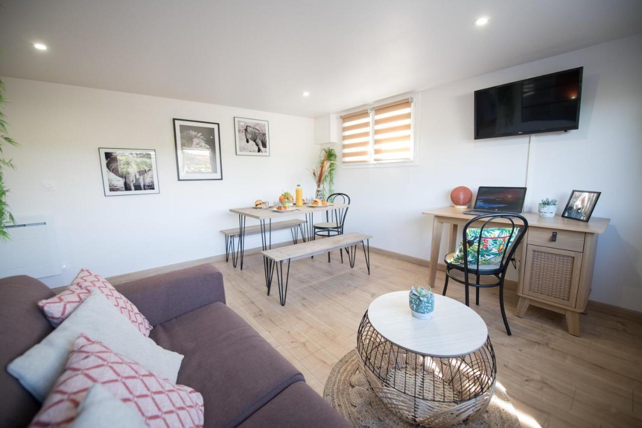 Kasa Home - Calme, Cosy, Wifi & Netflix Saint-Martin-la-Plaine ภายนอก รูปภาพ